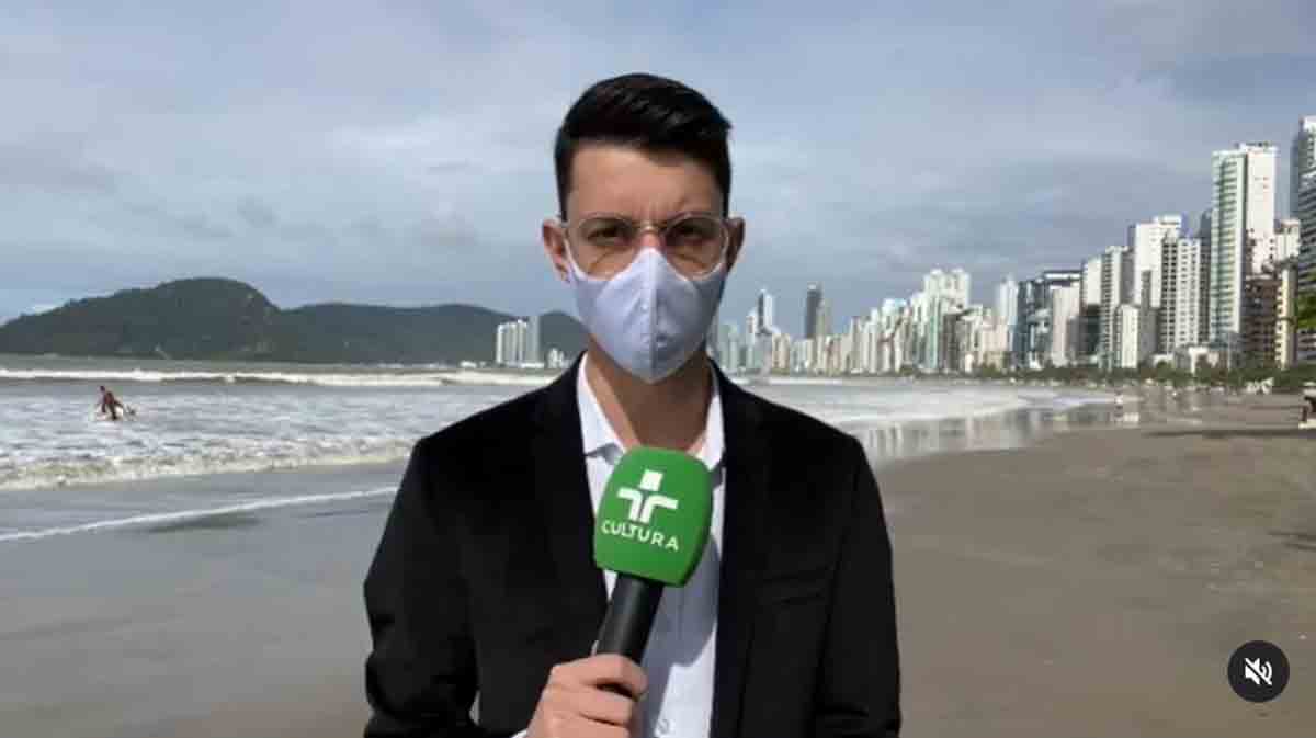 Vídeo: Repórter se desespera após onda parar gravação na praia. Foto: Reprodução Instagram
