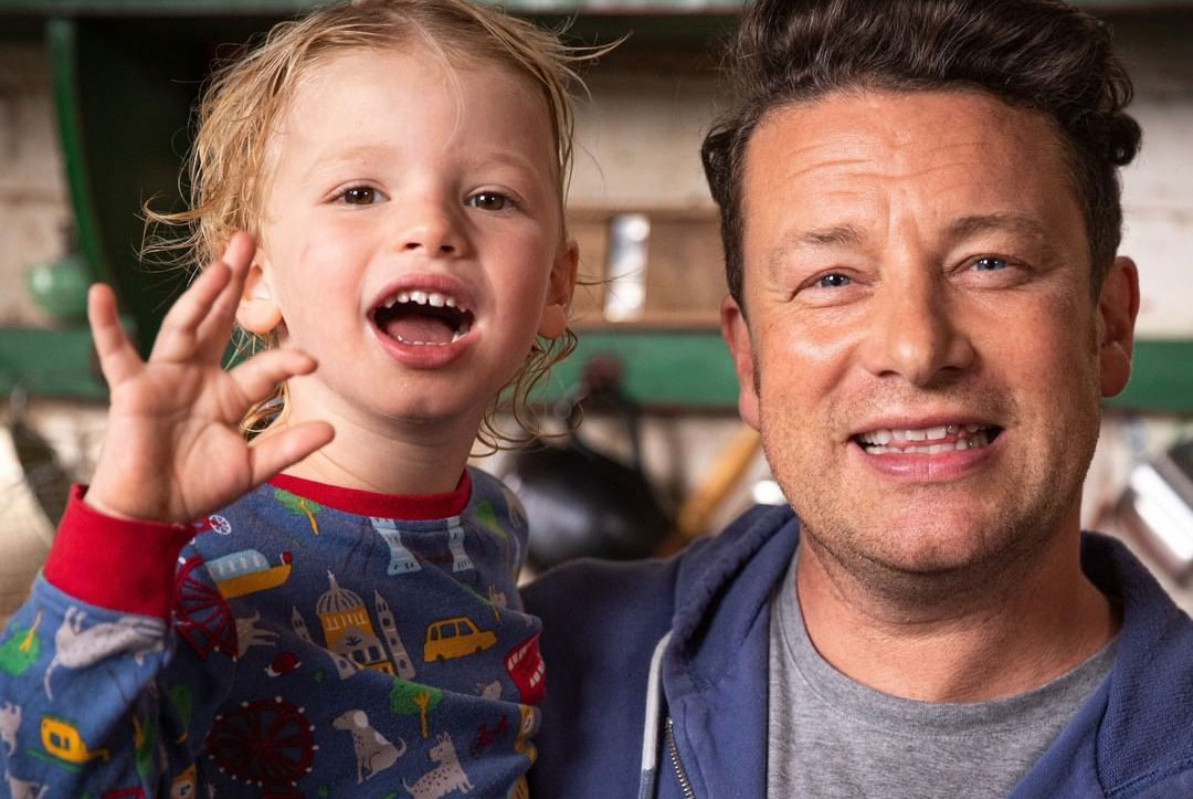 Jamie Oliver recupera por conta própria trator roubado. Foto: Reprodução Instagram
