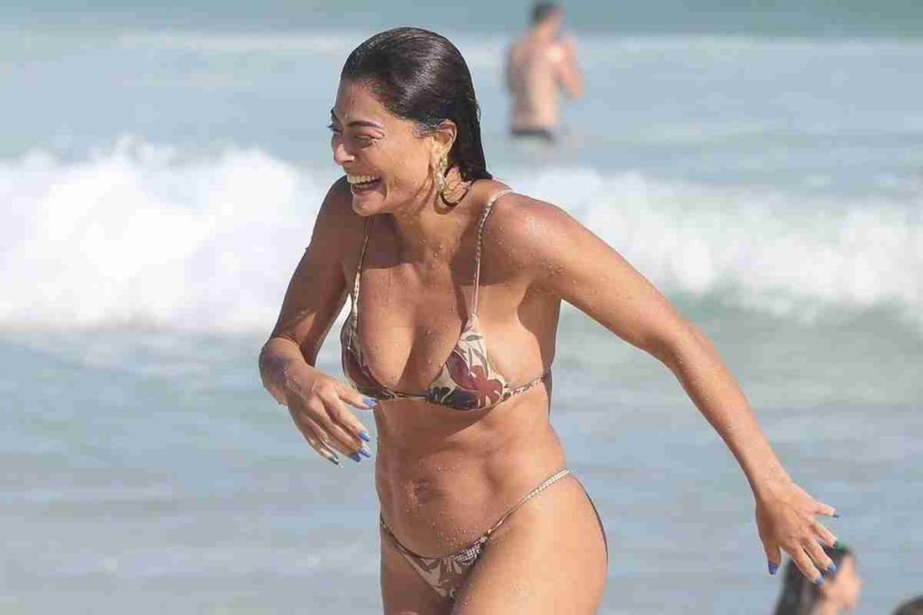 Juliana Paes Se Diverte Em Dia De Praia Marido E Amigos No Rio