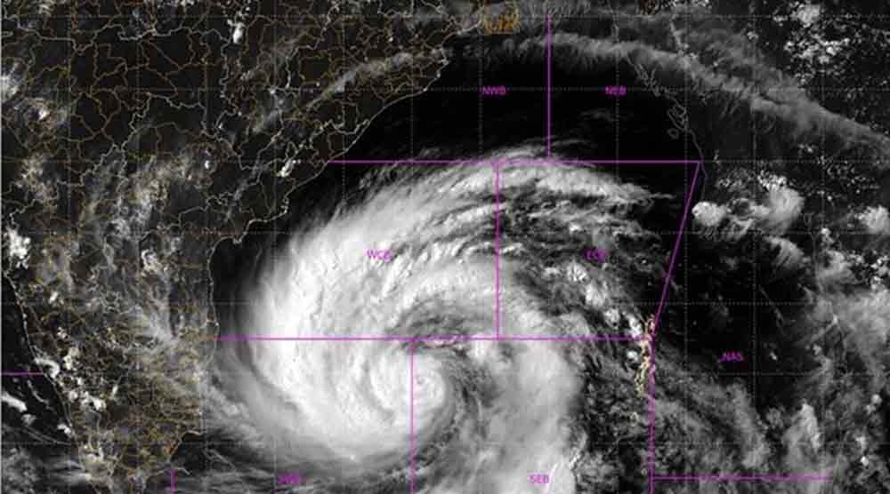 Super ciclone Amphan atinge Bangladesh e Índia