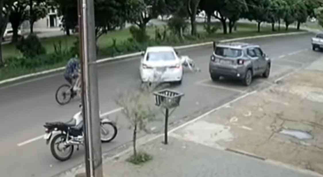 Motorista agride e depois atropela mulher durante briga de trânsito. Foto: Reprodução Instagram