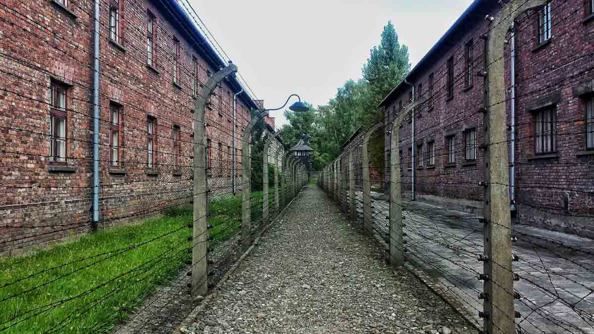 Auschwitz faz cerimônia para marcar aniversário de libertação