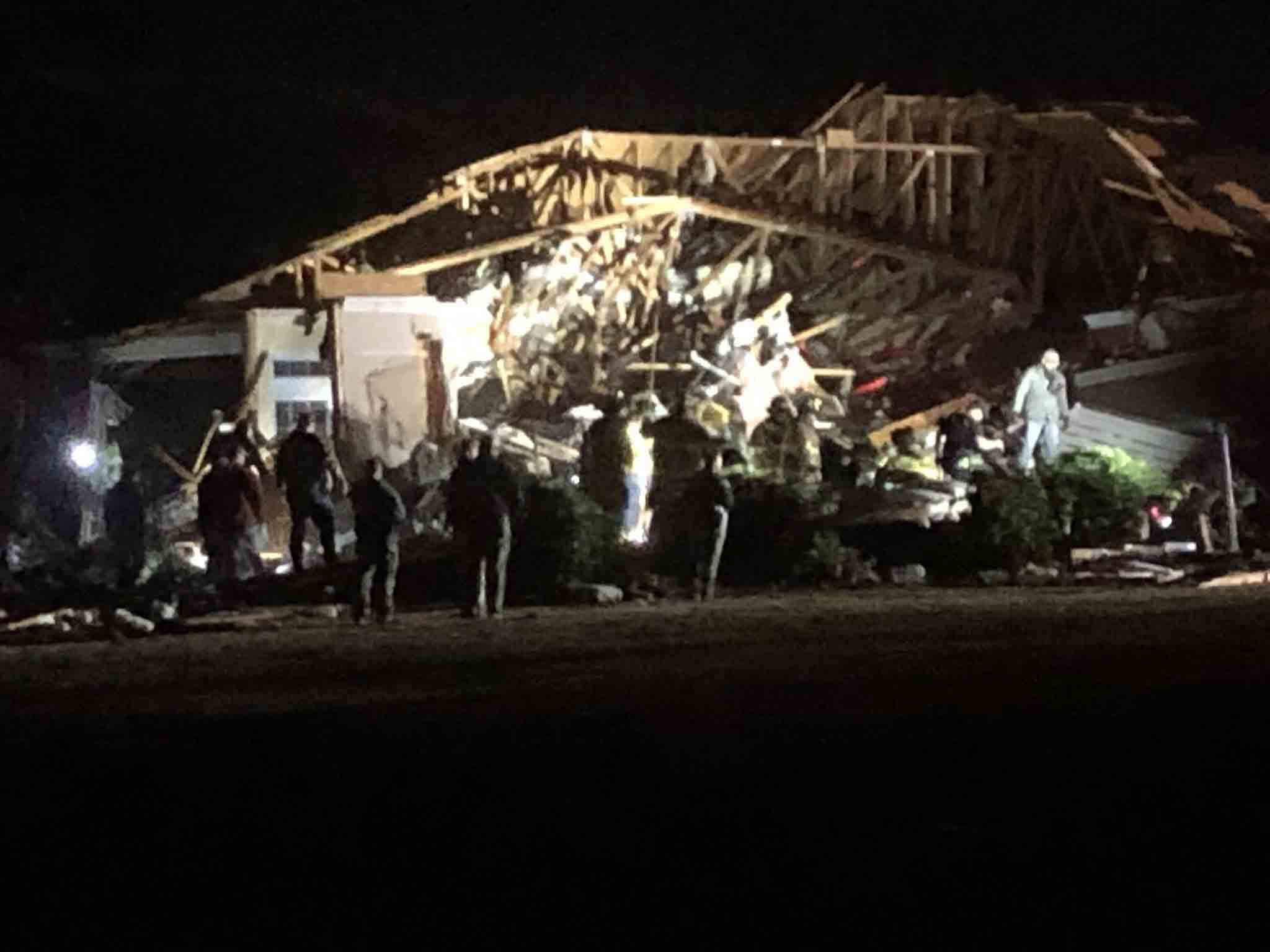 Tornado destrói casas e mata pelo  três pessoas nessa madrugada. Foto: Reprodução Twitter