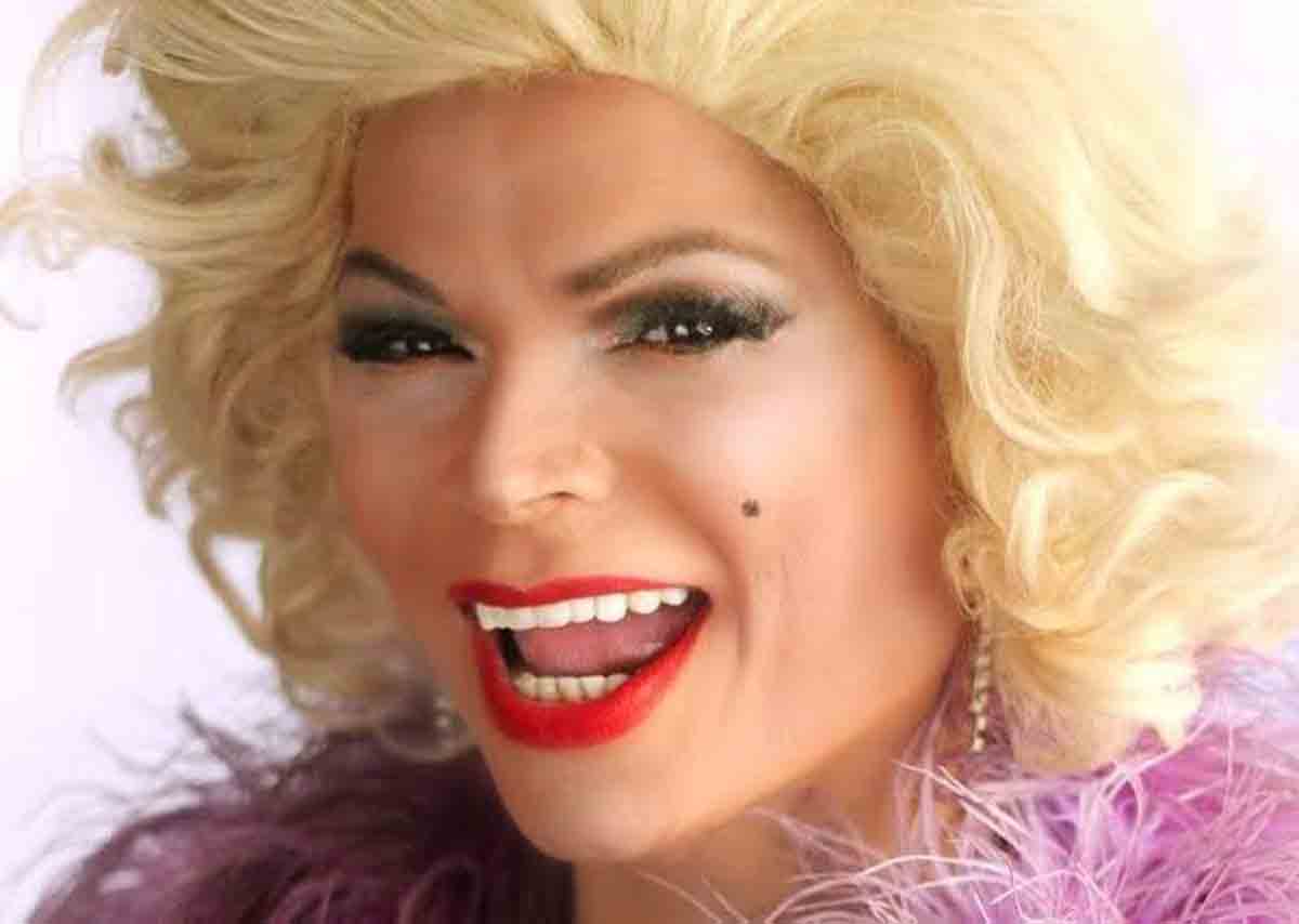 Drag Queen Salete Campari fará live hoje sobre o memorial Renato Russo em Brasília. Foto: Divulgação