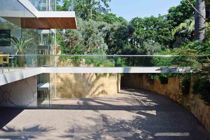 Casa vertical: projeto inovador tem a frente toda de vidro. Foto: Divulgação
