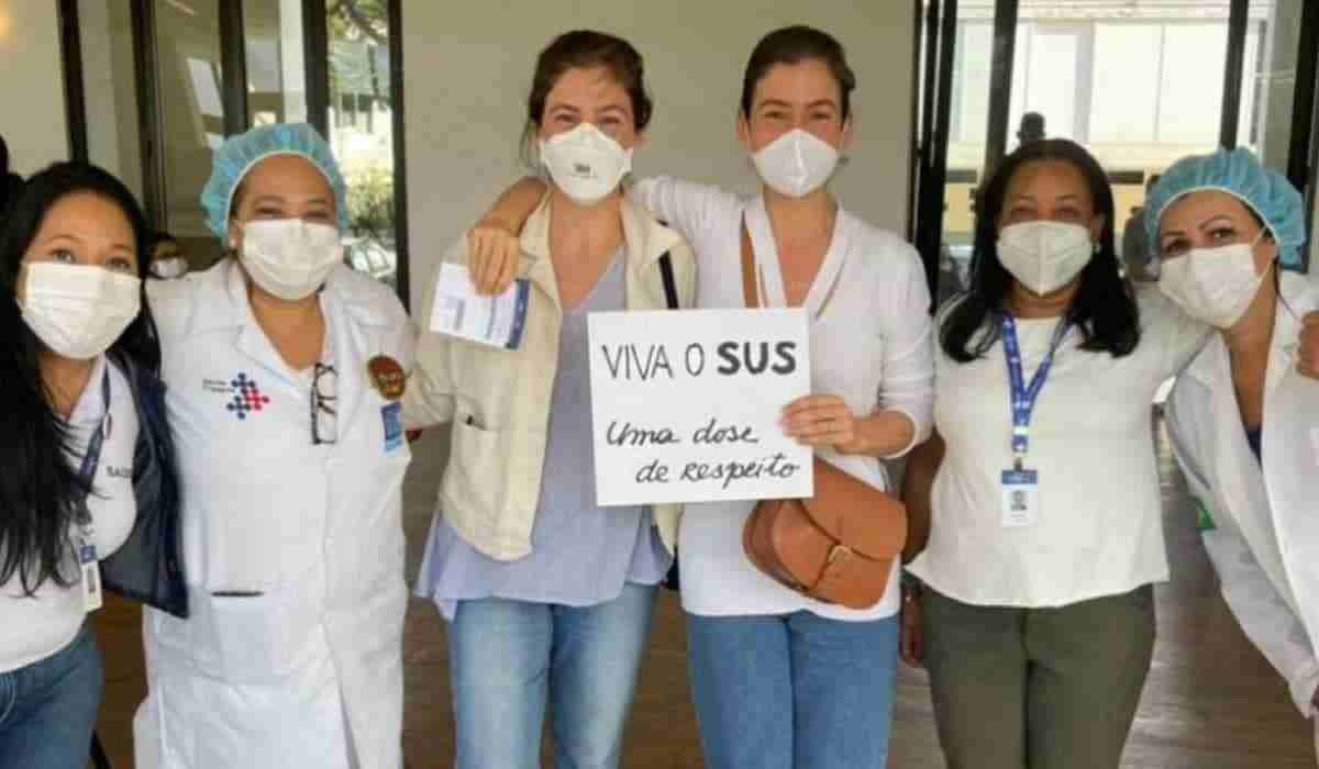 Renata Vasconcellos e irmã são vacinadas contra covid no Rio: 'emoção'