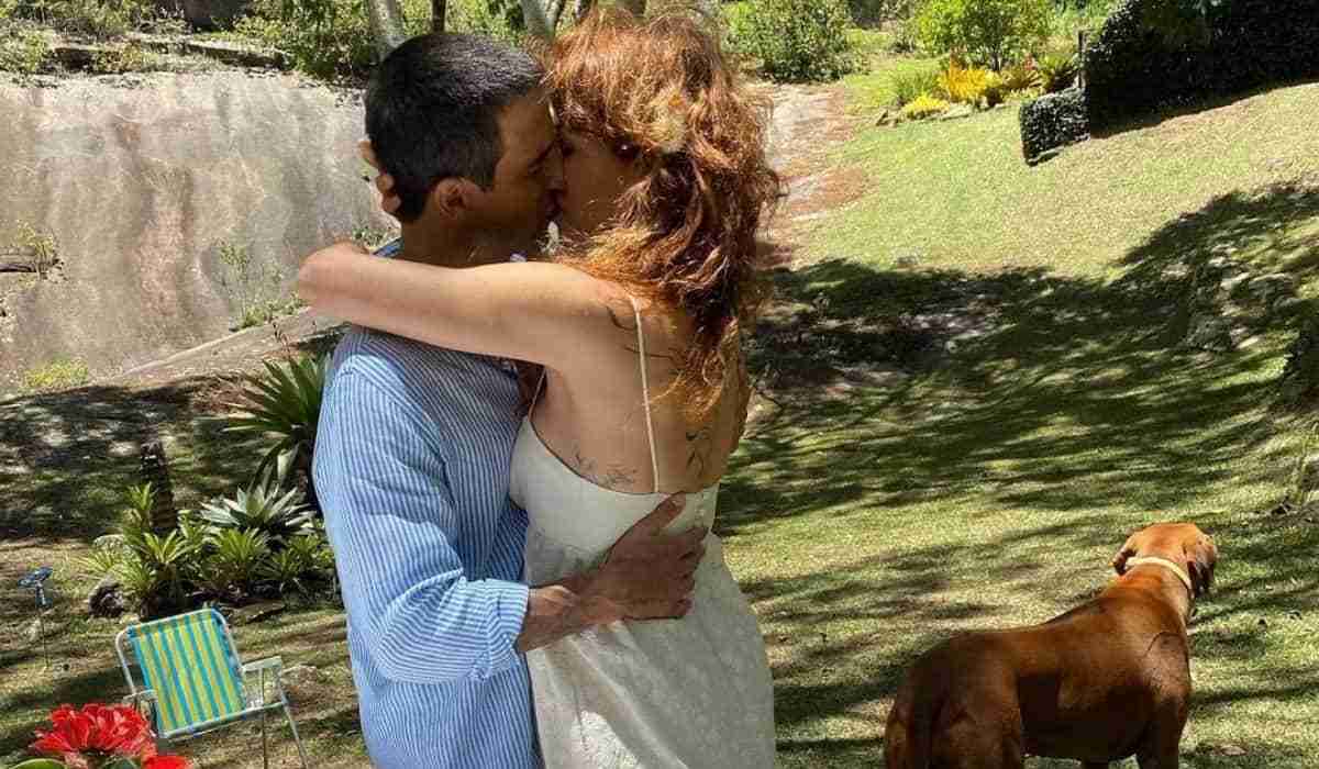 Poliana Abritta exibe clique de casamento intimista: 'do nosso jeito' (Foto: Reprodução/Instagram)