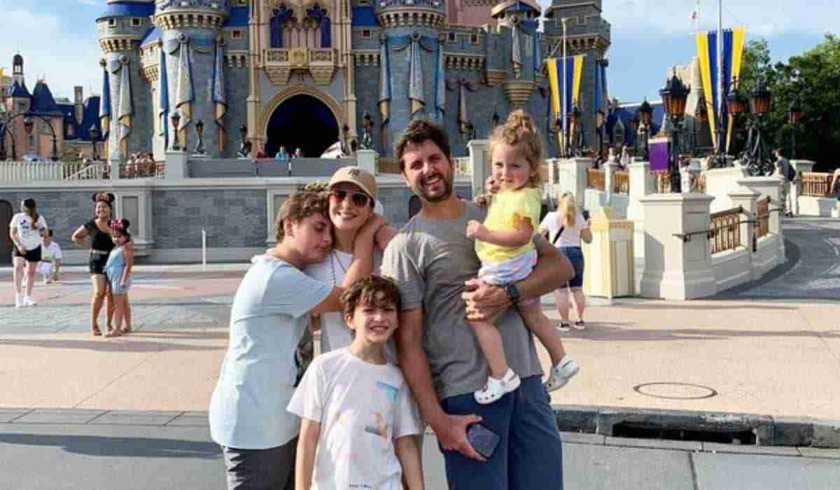 Claudia Leitte mostra cliques de viagem em família à Disney: 'especial' (Foto: Reprodução/Instagram)