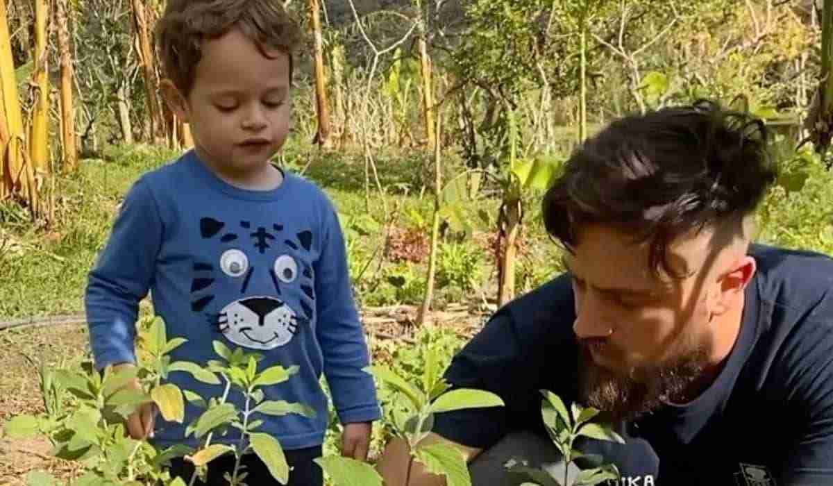 Mari Bridi posta vídeo fofo de Rafael Cardoso plantando com o filho (Foto: Reprodução/Instagram)