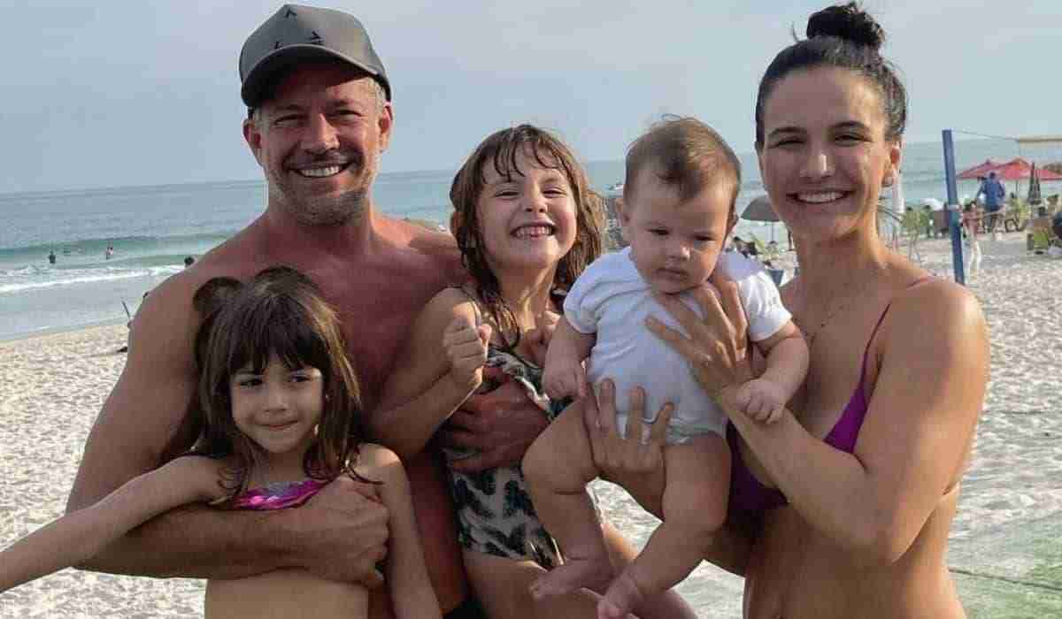 Malvino Salvador e Kyra Gracie postam cliques de viagem em família (Foto: Reprodução/Instagram)