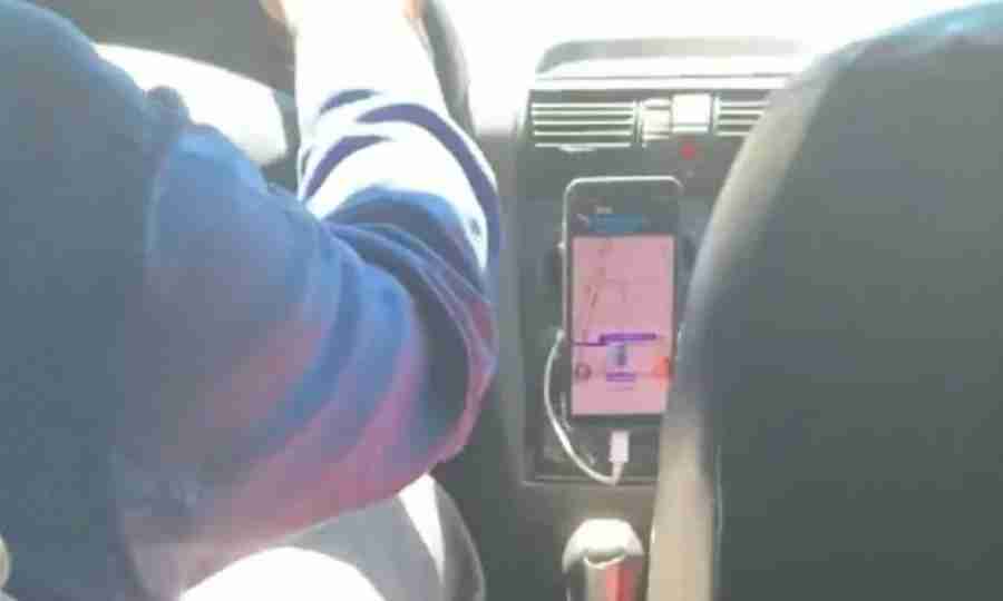Motorista de Uber encanta a web ao colocar a voz do filho no Waze: 'rotatólia' (Foto: Reprodução/Instagram/Twitter)