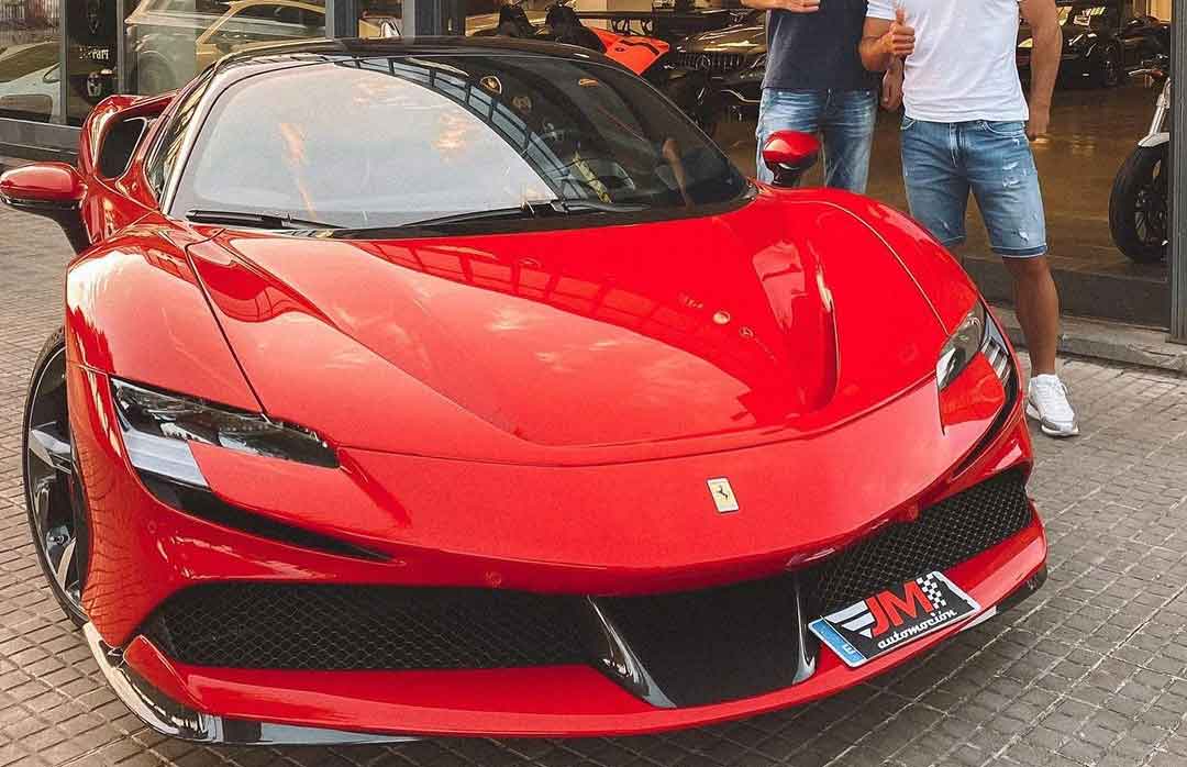 Novo jogador do Barcelona compra Ferrari de R$ 3 milhões. Foto: Reprodução Instagram