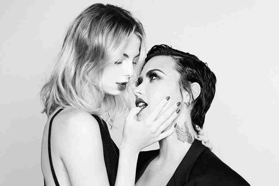 Demi Lovato posa com a amiga em ensaio sensual e deixa fãs entusiasmados (Foto: Reprodução/Instagram)