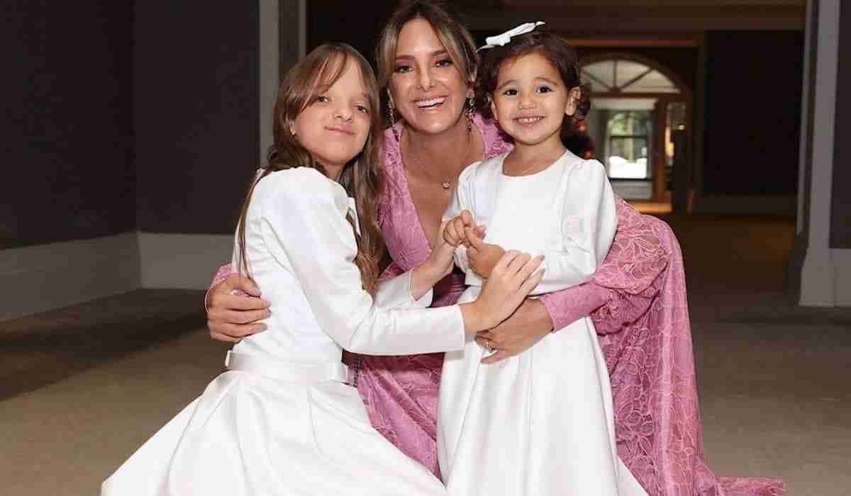 Ticiane Pinheiro posa com as filhas no casamento da irmã: ‘princesas’ (Foto: Reprodução/Instagram)