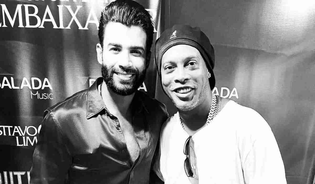 Gusttavo Lima posa com Ronaldinho Gaúcho em Miami: ‘que honra’ (Foto: Reprodução/Instagram)