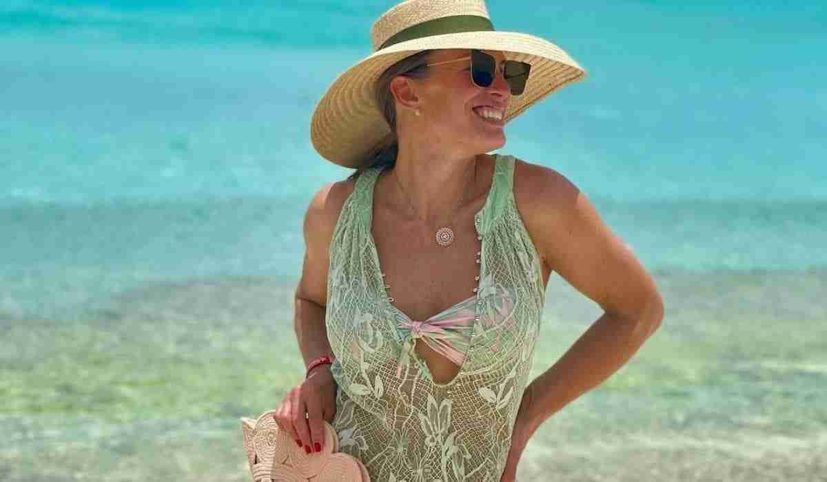 Elaine Mickely posta cliques na praia em viagem ao Caribe (Foto: Reprodução/Instagram)