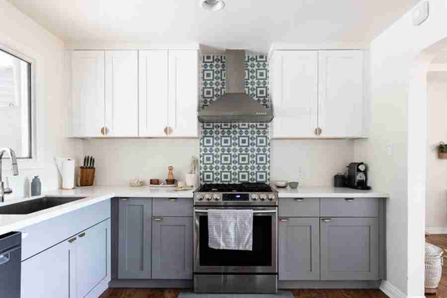 Armário da cozinha em 2 cores vai facilitar a decoração da sua casa