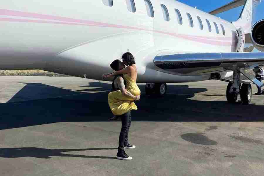 Travis Barker viaja de avião pela primeira vez em 13 anos e agradece Kourtney Kardashian (Foto: Reprodução/Instagram)