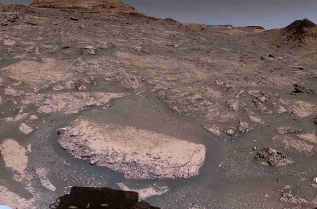 Robô Curiosity faz foto panorâmica da superfície de Marte