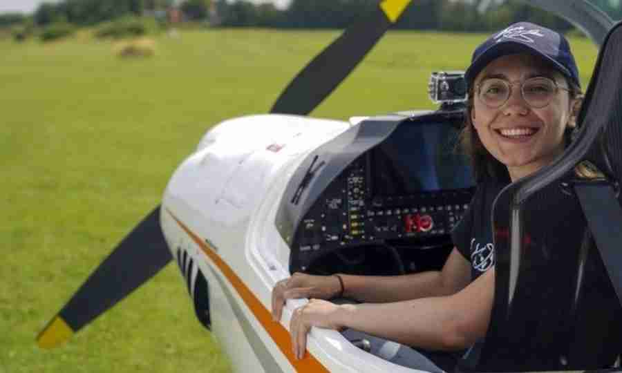 Piloto de 19 anos quer se tornar a mulher mais jovem a dar a volta ao mundo