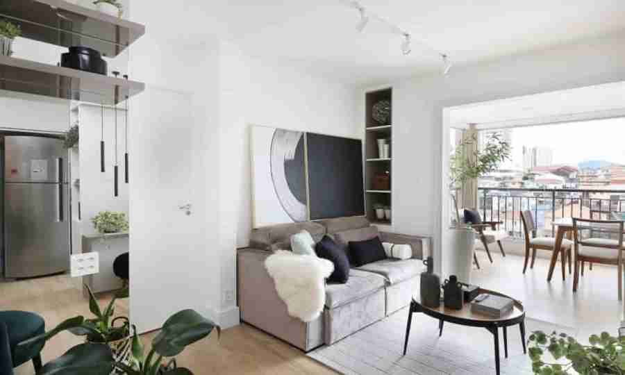 Com o deslocamento da sala de jantar para a varanda, o apartamento ganhou abrangência | Projeto: Oliva Arquitetura | Foto: Mariana Orsi