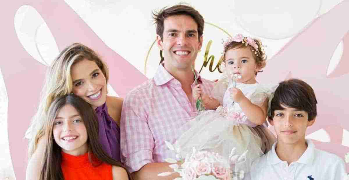 Kaká e família celebram 11 meses de Esther. Fotos: Reprodução/Instagram