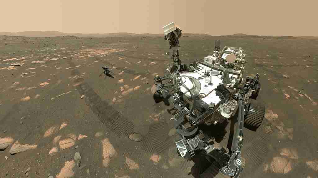 Perseverance e helicóptero Ingenuity na superfície de Marte