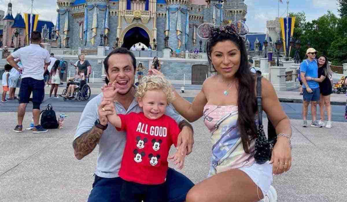 Thammy e Andressa se encantam com reação do filho na Disney (Foto: Reprodução/Instagram)