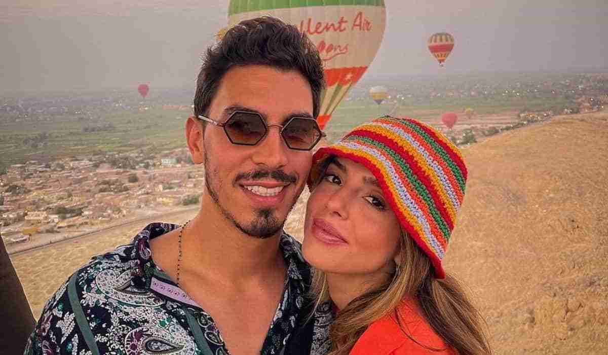 Giovanna Lancellotti e namorado curtem passeio de balão no Egito (Foto: Reprodução/Instagram)