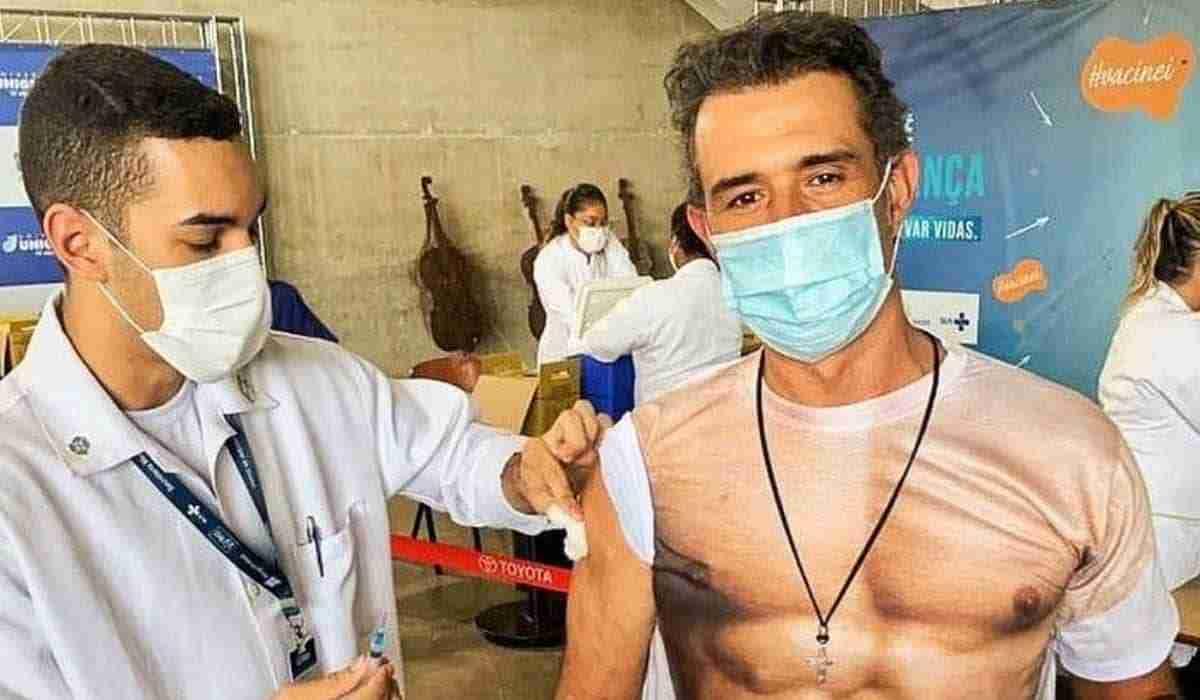 Marcos Pasquim vai tomar a vacina ‘sem camisa’: ‘atendendo a pedidos’ (Foto: Reprodução/Instagram)