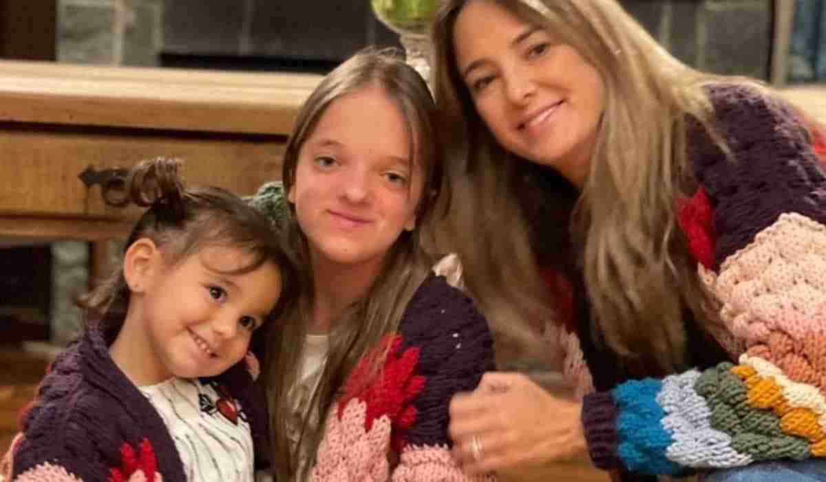 Ticiane Pinheiro posa com as filhas combinando roupa: ‘metade de mim’ (Foto: Reprodução/Instagram)