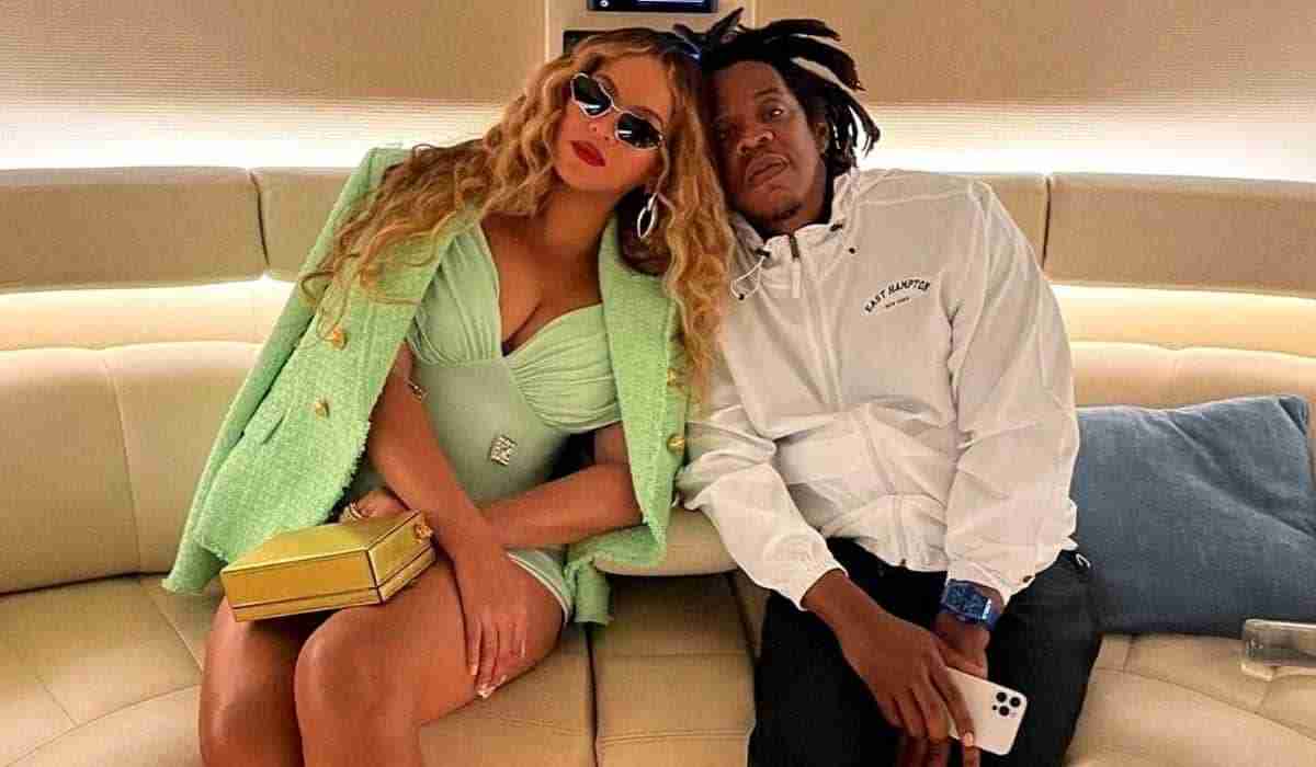 Beyoncé e Jay-Z curtem festa em iate durante viagem pela Itália Beyoncé e Jay-Z curtem festa em iate de R$ 2 bilhões na Itália (Foto: Reprodução/Instagram)