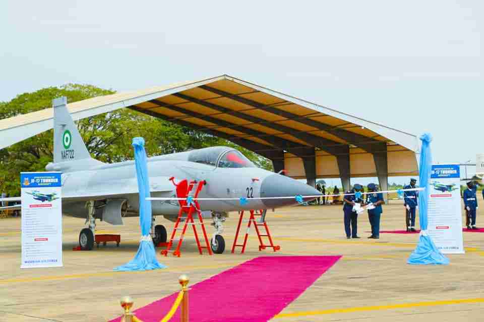Nigéria incorpora aviões de caça feitos no Paquistão Argentina teria fechado compra do caça sino-paquistanês JF-17