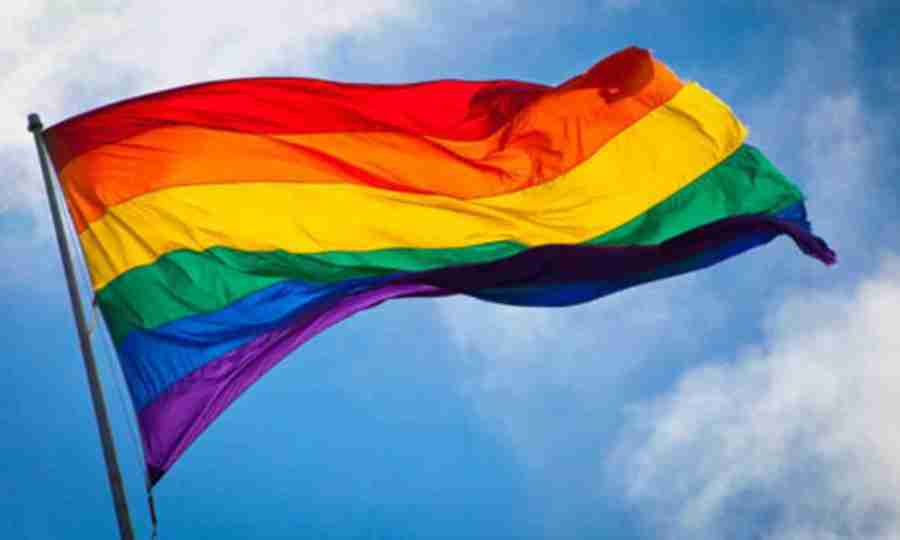 Protesto com bandeira LGBTQIA+ tem desfecho surpreendente
