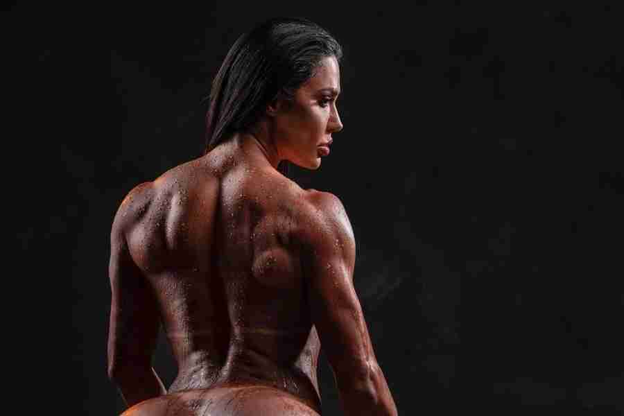 Gracyanne Barbosa exibe corpo musculoso e fala sobre preconceito (Foto: Reprodução/Instagram)