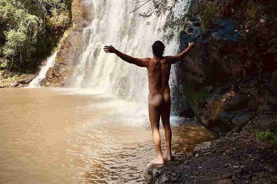 José Loreto posa nu para mergulho e fãs brincam: “Agora tira de frente” (Foto: Reprodução/Instagram)