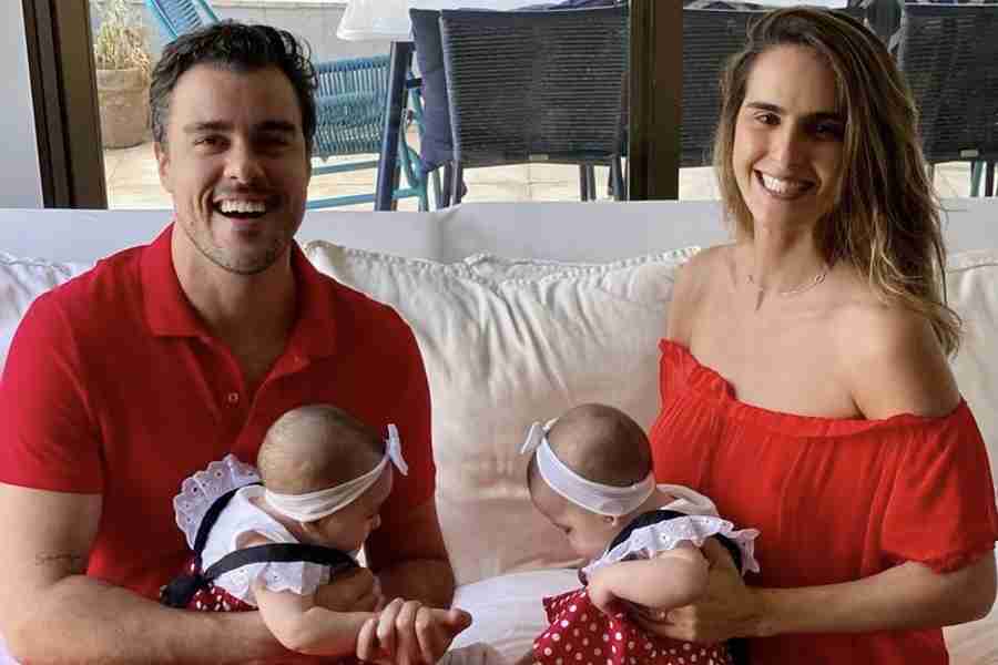 Joaquim Lopes e Marcella Fogaça comemoram 6 meses das filhas gêmeas (Foto: Reprodução/Instagram)