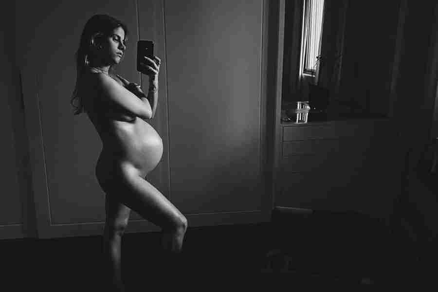 Shantal Verdelho posta foto nua e mostra barrigão na reta final da gravidez (Foto: Reprodução/Instagram)