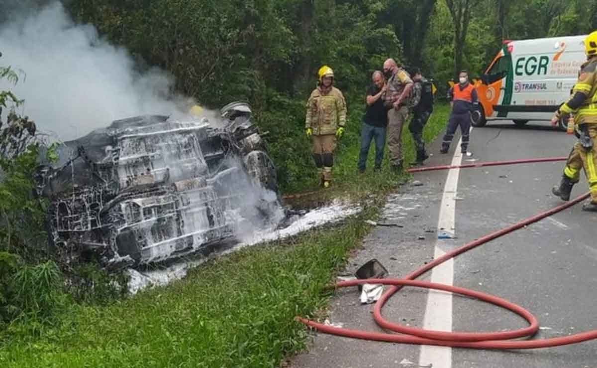 Homem morre queimado em acidente envolvendo três veículos na RS-115, em Gramado . Divulgação / CRBM