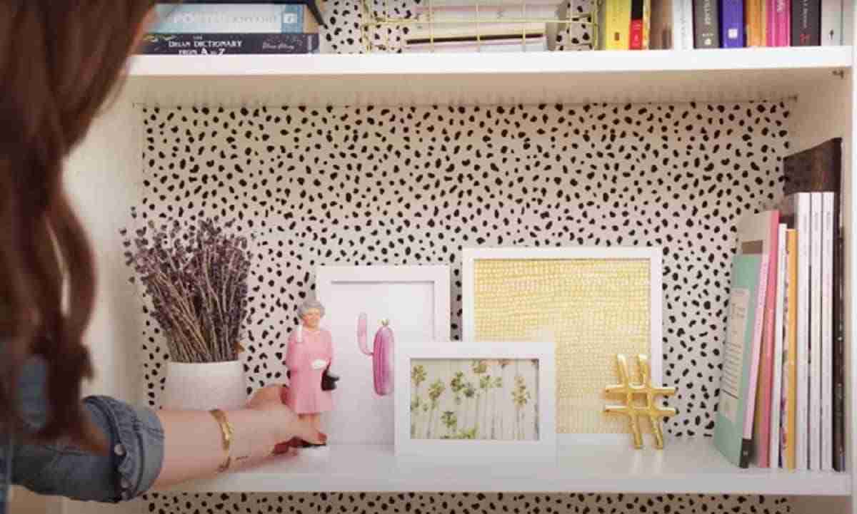 Ideias para decorar a estante de livros. Foto: Reprodução/ Youtube