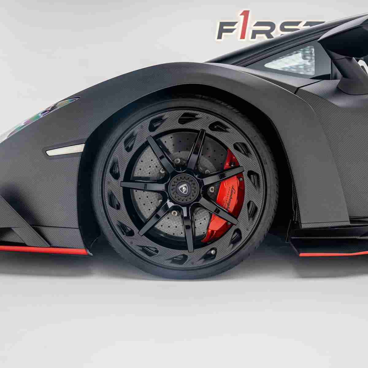 O primeiro e único Lamborghini Veneno Roadster do mundo está à venda. Saiba detalhes!