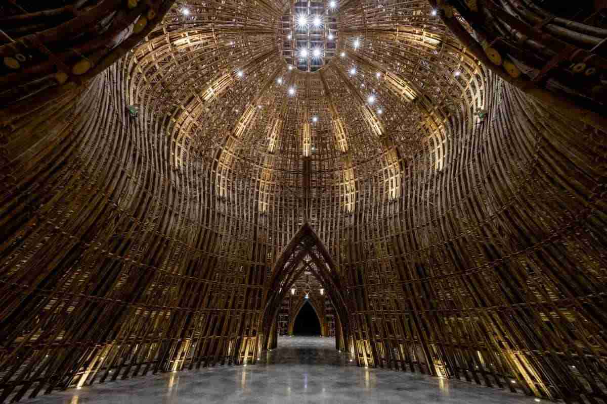 Centro de boas-vindas em resort no Vietnã é feito com 42 mil hastes de bambu. Confira!