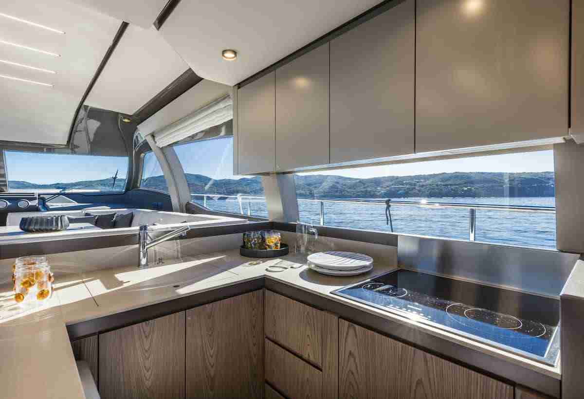 Ferretti Yachts 550 Main Deck 3