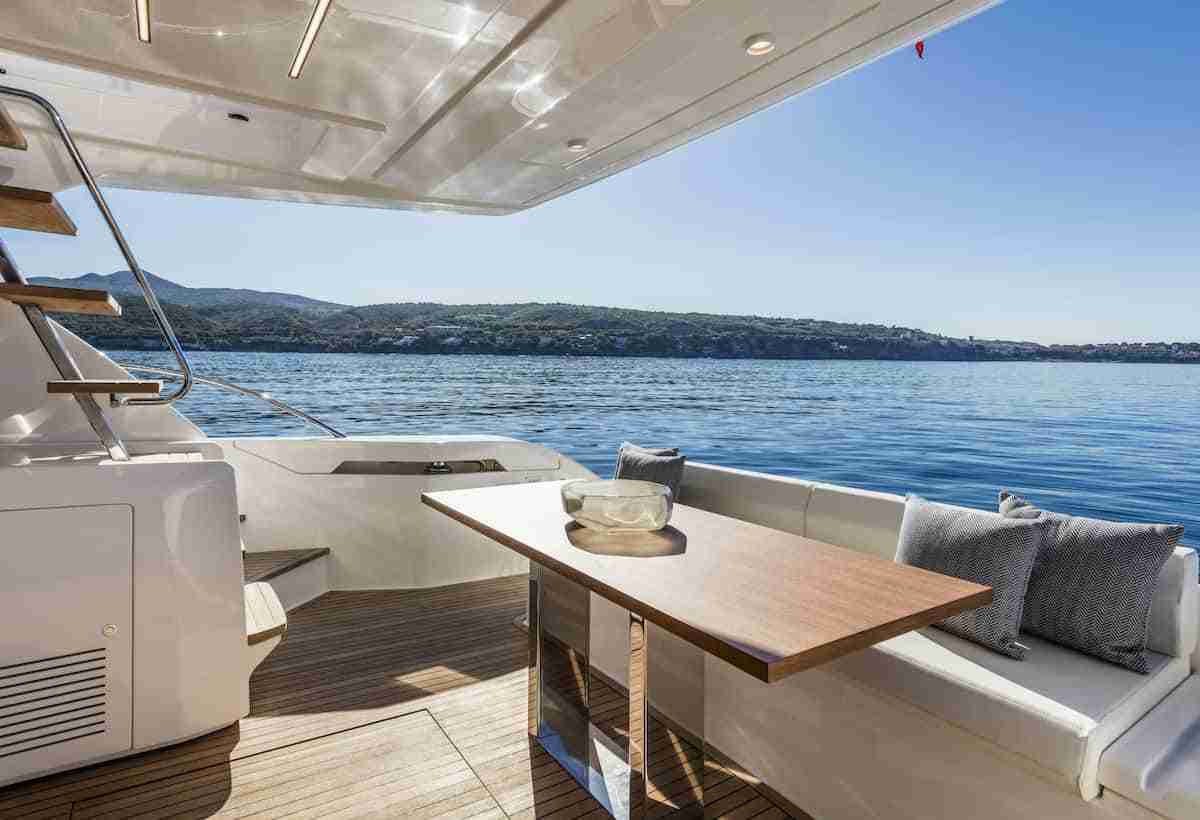 Ferretti Yachts 550 Main Deck 5