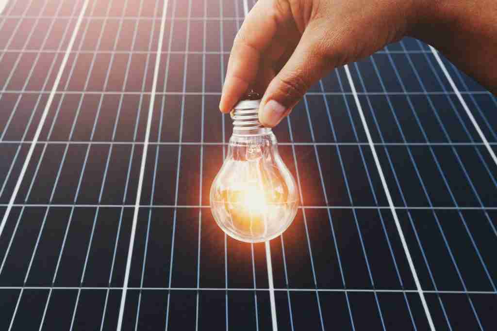 Geração de energia solar e eólica bate recorde em 2021