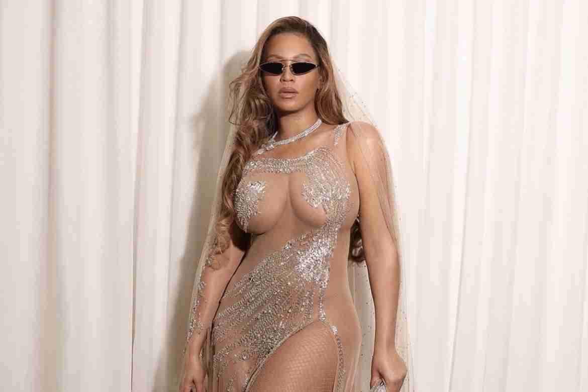 Beyoncé surge de vestido transparente ousado e deixa fãs babando (Foto: Reprodução/Instagram)