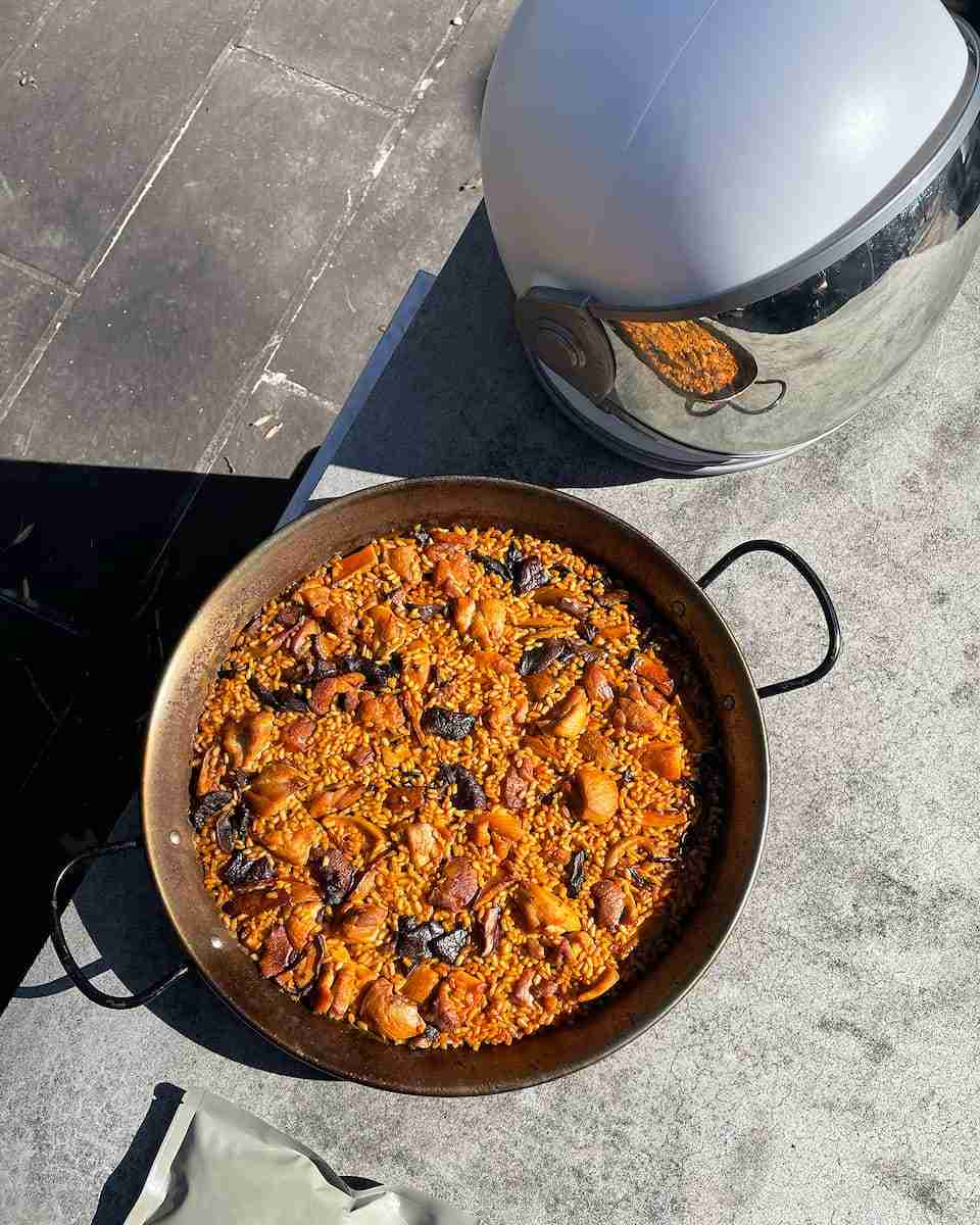 Chef José Andrés vai enviar paella aos astronautas na Estação Espacial Internacional. Saiba detalhes!