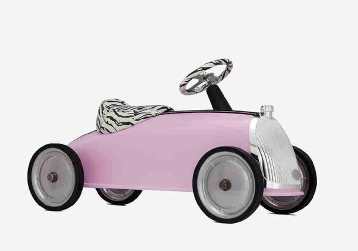 Yves Saint Laurent lança carro de brinquedo de R$ 6.200. Confira as imagens!