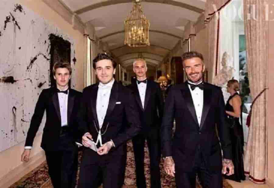 Beckham com os filhos no casamento.