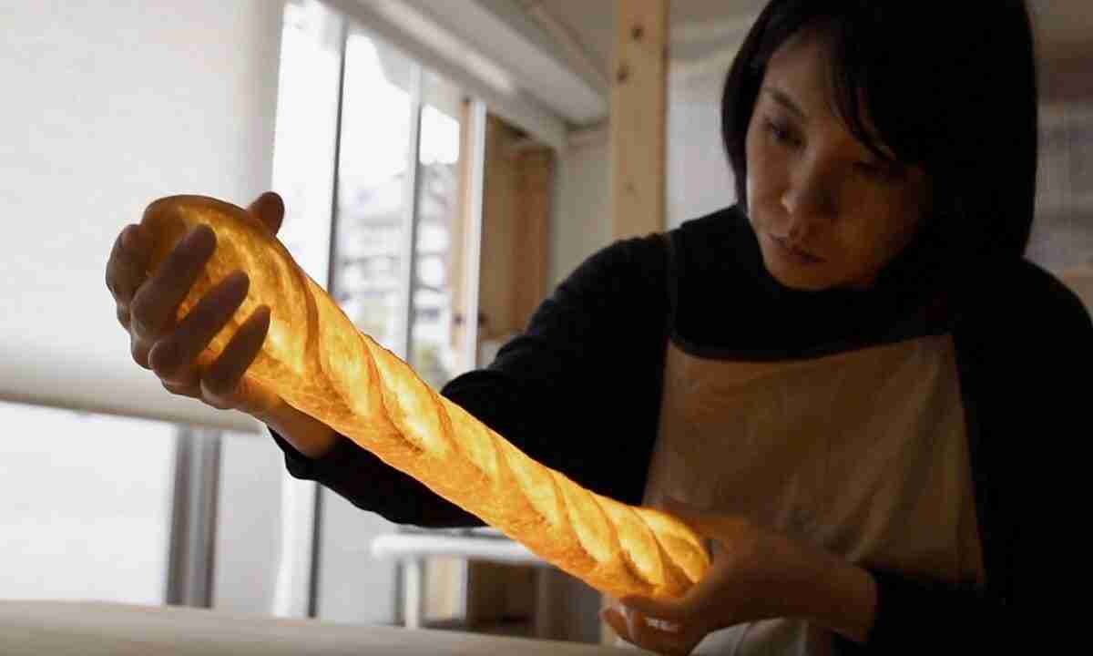 Artista cria luminárias e pendentes feitos de pães de verdade. Conheça a técnica e confira imagens!